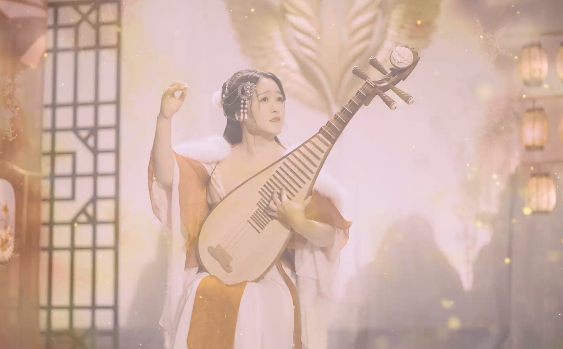 缤纷的打击乐都将勾勒出塞外景象特殊的琵琶技法则模拟出漫天黄沙