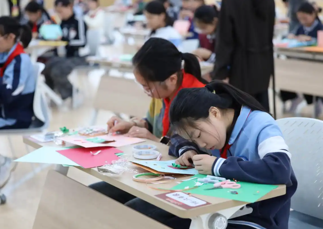学段为阶依据不同年级孩子的认知特色设置梯度化劳作项目
